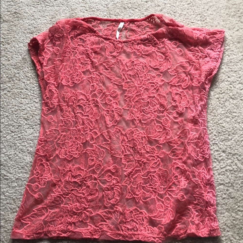 Pink lace short sleeve shirt